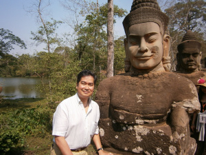 El Príncipe Ravi de Camboya y los ladrones de estatuas