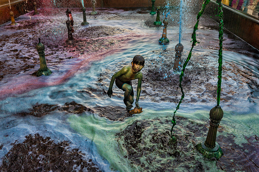 Las-fuentes-de-palacio-se-visten-de-color-India-1