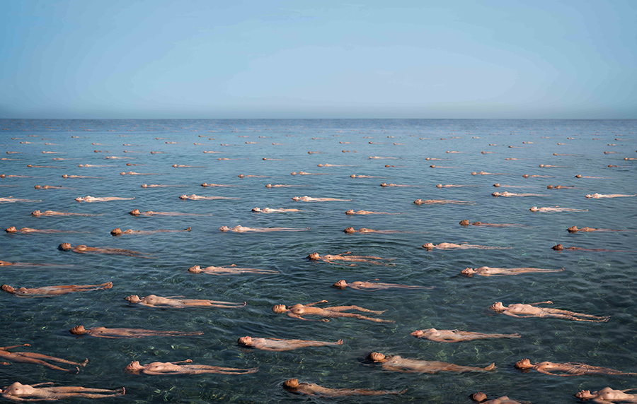 JUSTMAD-Presencia_Serie-Mar-de-fondo_127x200cm_Impresión-en-caja-de-luz_Ed5+2PA_2018_Alejandra-Glez