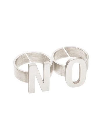 Anillo NO. Santiago Sierra en colaboración con Chus Burés